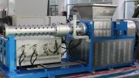 Extrudeuse à alimentation froide et Machine d'extrusion pour caoutchouc