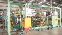 Machine de confection de pneus en deuxième étape pour pneus radiaux de voitures particulières et de camions légers