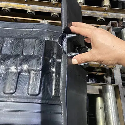 Machine de préconfection en caoutchouc