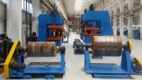 ligne de production pour bandes transporteuses à bords ondulés