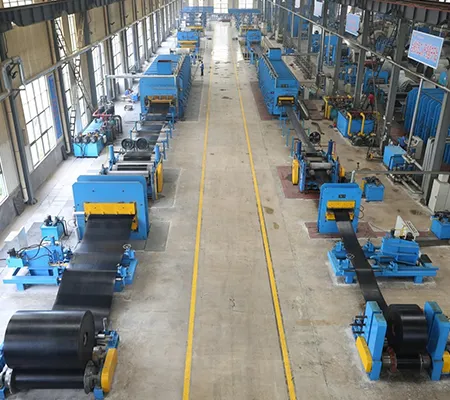 Ligne de vulcanisation pour bandes transporteuses à câbles d'acier